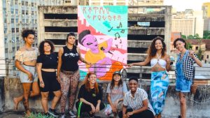 no-recife,-crew-de-mulheres-grafiteiras-cria-megamural-em-homenagem-a-rapper-bione