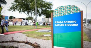 prefeitura-do-recife-entrega-praca-que-homenageia-o-medico-antonio-carlos-figueira