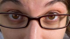 ioga-ocular:-exercitar-olhos-pode-impedir-ou-atrasar-o-uso-de-oculos?
