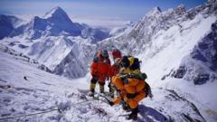 como-corpos-congelados-de-alpinistas-foram-recuperados-da-‘zona-da-morte’-do-everest