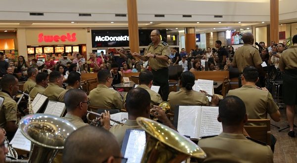 exercito-brasileiro-se-apresenta-na-praca-de-alimentacao-do-shopping-guararapes