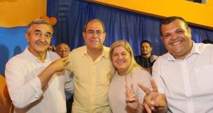 cantor-evangelico-ivonaldo-albuquerque-participa-de-evento-com-simpatizantes-a-reeleicao-de-mano-medeiros-em-jaboatao