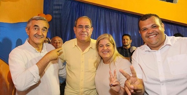 cantor-evangelico-ivonaldo-albuquerque-participa-de-evento-com-simpatizantes-a-reeleicao-de-mano-medeiros-em-jaboatao