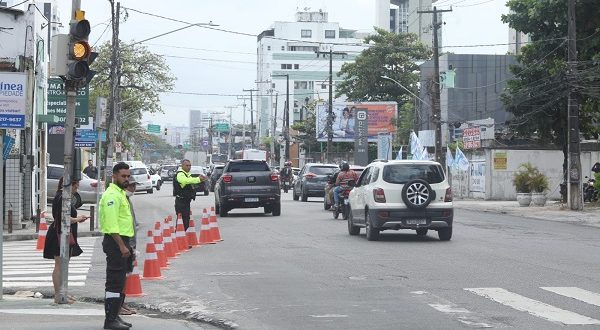 operacao-transito-livre:-avenidas-bernardo-vieira-de-melo-e-ayrton-senna-ganham-mobilidade-com-nova-operacao-da-prefeitura