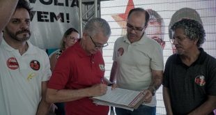 “nos-comprometemos-com-as-pautas”,-diz-elias-gomes-ao-assinar-carta-compromisso-com-sindicatos