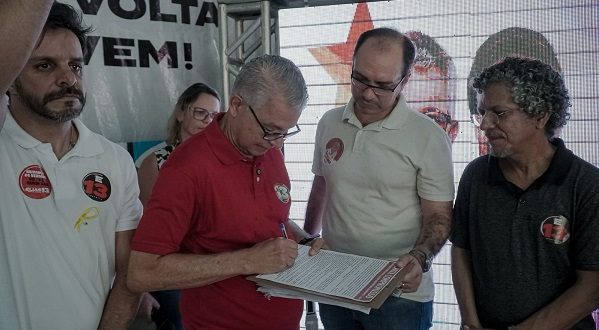 “nos-comprometemos-com-as-pautas”,-diz-elias-gomes-ao-assinar-carta-compromisso-com-sindicatos