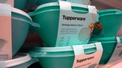 tupperware-anuncia-que-esta-falida:-como-marca-de-potes-de-alimentos-entrou-em-colapso