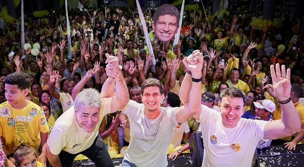 aderaldo-pinto-reune-multidao-no-clube-internacional.-joao-campos-participa-do-evento-e-prega-intensificacao-na-busca-por-votos