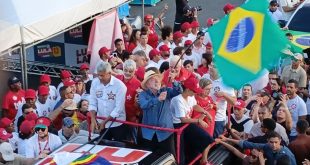 De volta a Pernambuco, Lula critica Flávio Bolsonaro e reforça promessas de campanha