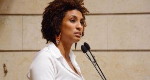 Família denuncia agressão a Marielle Franco em grupo de WhatsApp da PUC-Rio