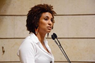 Família denuncia agressão a Marielle Franco em grupo de WhatsApp da PUC-Rio