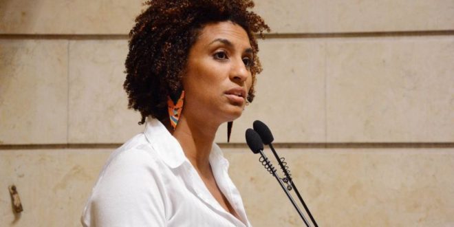 Família denuncia agressão a Marielle Franco em grupo de WhatsApp da PUC-Rio