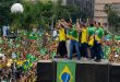 Flávio Bolsonaro termina campanha entre peso de Minas e a força do reduto bolsonarista