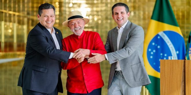 "Mega-acordão" para reconduzir Alcolumbre à Presidência do Senado