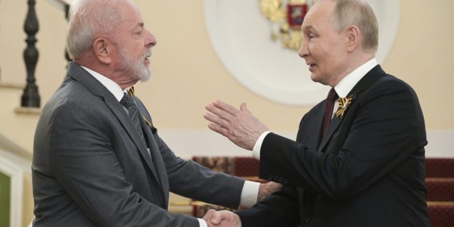 Putin parabeniza Lula pela vitória e se compromete a continuar desenvolvendo uma "cooperação bilateral frutífera"