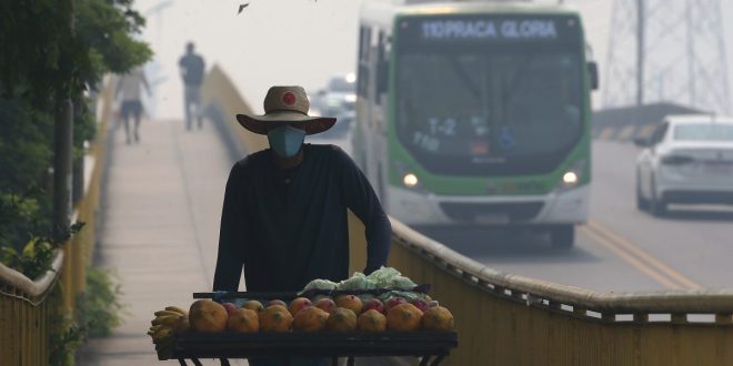 Quatro ministros desembarcam em Manaus para reforçar combate a incêndios e fumaça