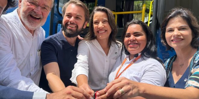 Raquel Lyra entrega mais 50 ônibus e cita queda de 85% nos roubos a coletivos