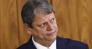 Tarcísio se distancia de Flávio, reconhece vitória de Lula e diz que é preciso seguir em frente