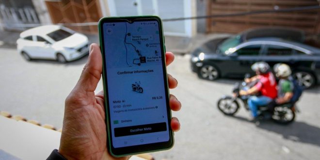 Transporte por moto: Mortes de passageiros de Uber e 99 Moto não param no Recife; jovem de 21 anos morreu na BR-101