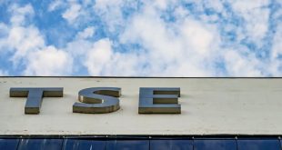 TSE desmente Flávio Bolsonaro sobre retirada de fiscais de sala-cofre