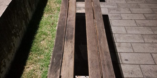 Voz do Leitor, 16/10: Banco quebrado no Parque das Graças